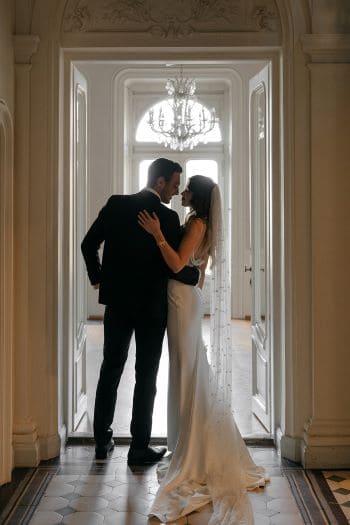 Brautpaar in Hochzeitslocation Villa Raczynski