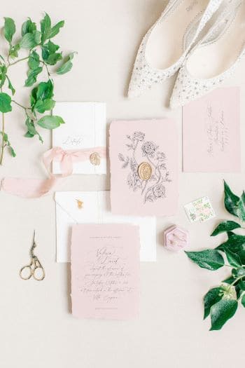 Modern, romantisches Papeterie in rosa als Einladungen und Menüs