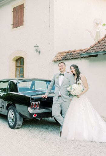 Brautpaar mit Mustang